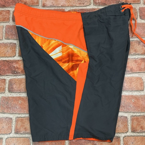 Nike men’s swim trunks. Size M - Picture 6 of 8
